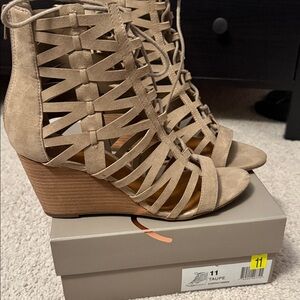 Stylish Tan Wedge Sandals